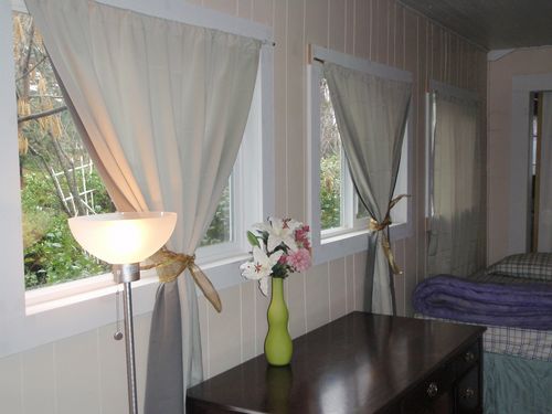 Guest bedroom with two twin beds.