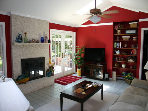 family room with vaulted ceilings