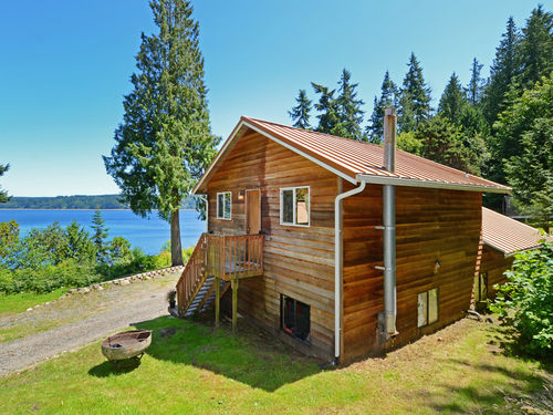 Welcome to the Hazel Point Beach Cottage!