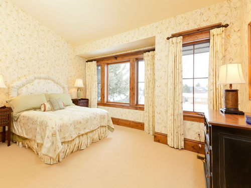 Spacious Queen Bedroom