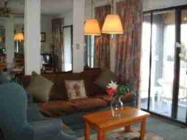 Living room & balcony