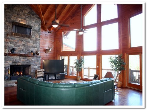 Bear Ridge Lodge   See why we have 170, 5 * reviews in a row on VRBO438003