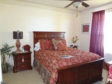 Queen Bed with Ensuite, Jacuzzi, TV with HD