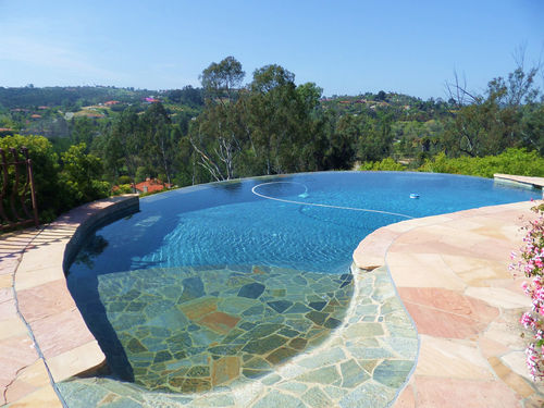View 3588 Fallbrook Estate Home sleeps