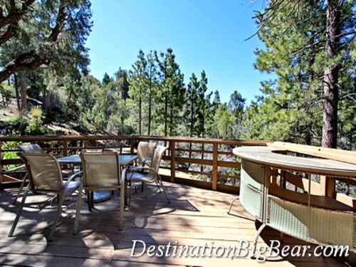 The large back yard opens up into the National Forest