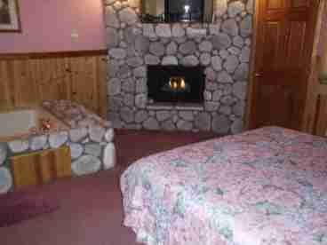 Queen bed, jacuzzi tub for two, Color TV and VCR.  Gas fireplace, phone 