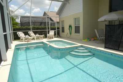 Large Pool with spa/kiddy pool - lots of towels, games, chairs etc - fenced for safety