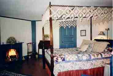 guestrooms w canopy bed, fireplace and jacuzzi!