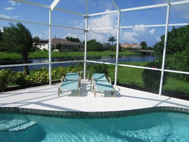 A perfect spot to dry off, relax and enjoy a drink whilst savouring the tranquility of the canal-side backdrop.