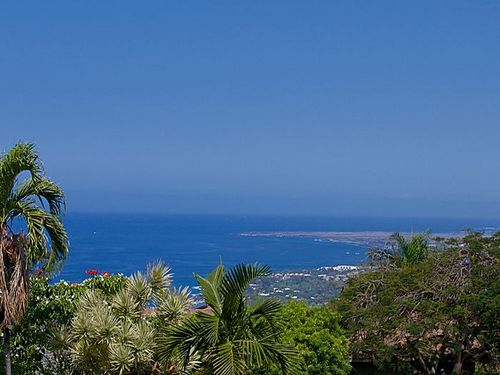 Awesome 180 ocean and Kona town views (the sunsets are also amazing!)