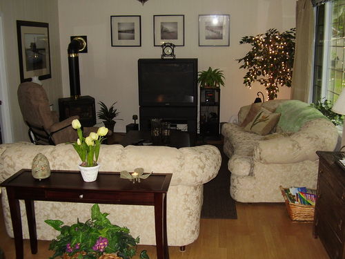 Open concept living room off the kitchen.
Large windows make it very bright and allows great air circulation or A/C to keep you cool on those hot summer nights.  