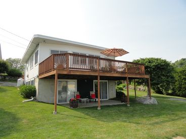 Comfortable Beach House with Oceanviews PLUS bonus of two Family Rooms - each with its own 50\