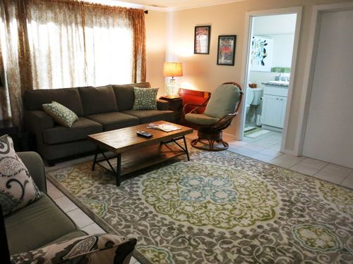 Maggies Retreat- Main floor sitting area 
