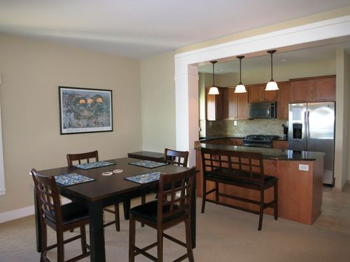 Penthouse Suite- Dining area seating for 6