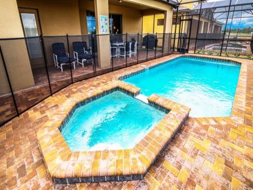 Pool, SPA, huge Lanai with gas BBQ Grill
