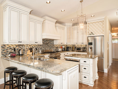 Elegant kitchen fully stocked 