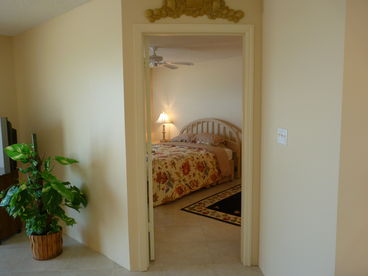 Beautiful Master Suite With a Queen Size Bed/Cable TV and Ocean Views