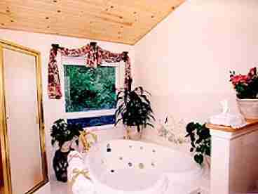 Sweet Heart Cottage Heart Shaped Jacuzzi