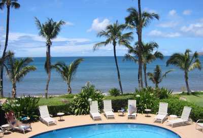 pool and view straight out to ocean