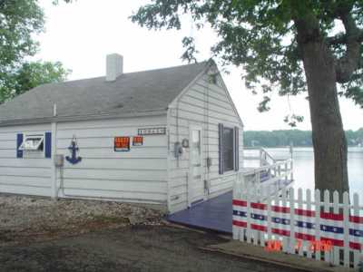 Adorable Cottage on Pine Lake w/sandy beach