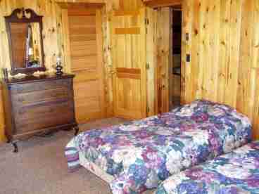 Luxury Log Cabin Overlooking Moosehead