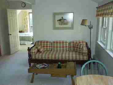 lLving room/dining area