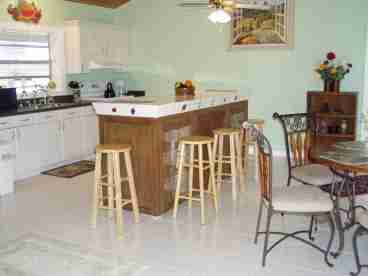 Kitchen/Dining Area