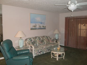 Living Room/Den Area 165 Grand Island 