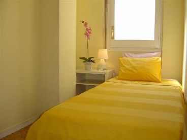 Singel bedroom very light and quiet