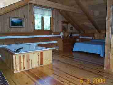 Upstairs Bedroom with Jacuzzi
