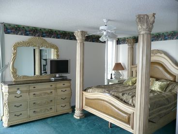 GULF FRONT STUDIO/3RD BEDROOM