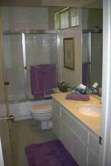 One of 2 bathrooms