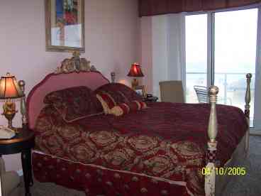 Second master bedroom that also has balcony doors!