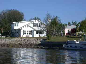 Historic Waterfront House - Gulf & Estuary Paradise