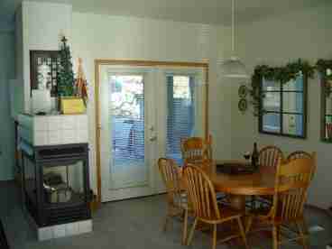 Dining room for your Oregon golf vacation at Eagle Crest Resort