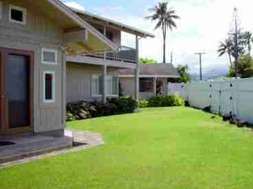 Large enclosed front yard