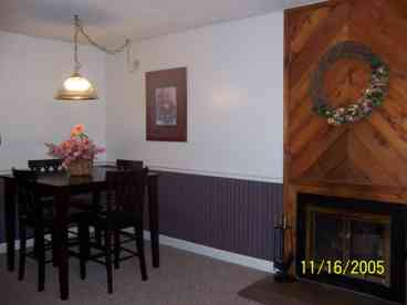 Gatlinburg Rentals: Dinning Table