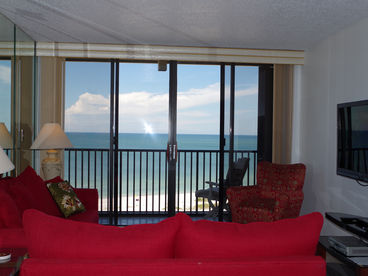 Living room faces the Gulf with unobstructed viewing!