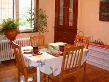 dining room with charm -  oak woodwork, plants and sunlight