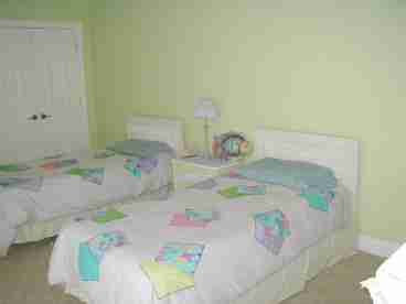 Twin bedroom