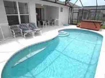 Private Heated and Screened Pool and Spa(no neighbors Behind). Shaded Lanai with a Fireworks View of Disneyworld.