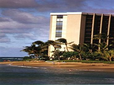 Valley Isle Resort building ON Kahana beach