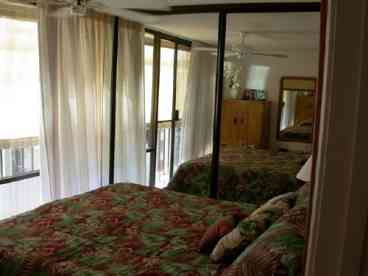 Oceanview bedroom w/cal-king bed, 2nd tv in bedroom