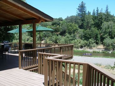 Beautiful Cedar Home on River, 2 Miles to Healdsburg's Plaza 