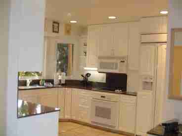Fully Equipped Gourmet Kitchen