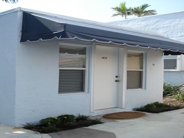 Completely Stand Alone Beach Cottage--no adjacent neighbors!