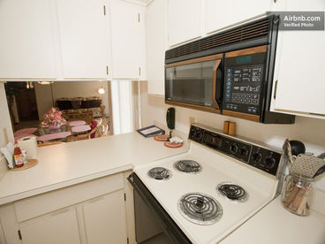 Pass through from kitchen to dining & livingroom.