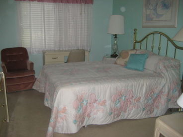 master suite(attached bathroom)