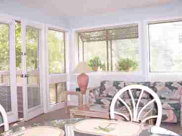 Spacious, Bright Living Area