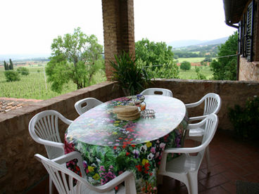 The terrace vith views over the hills